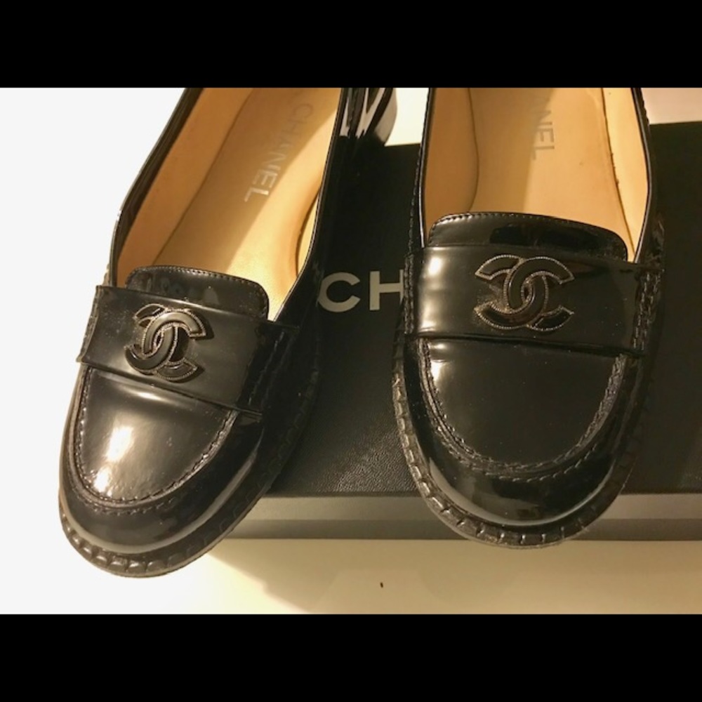 Chanel - black loafers